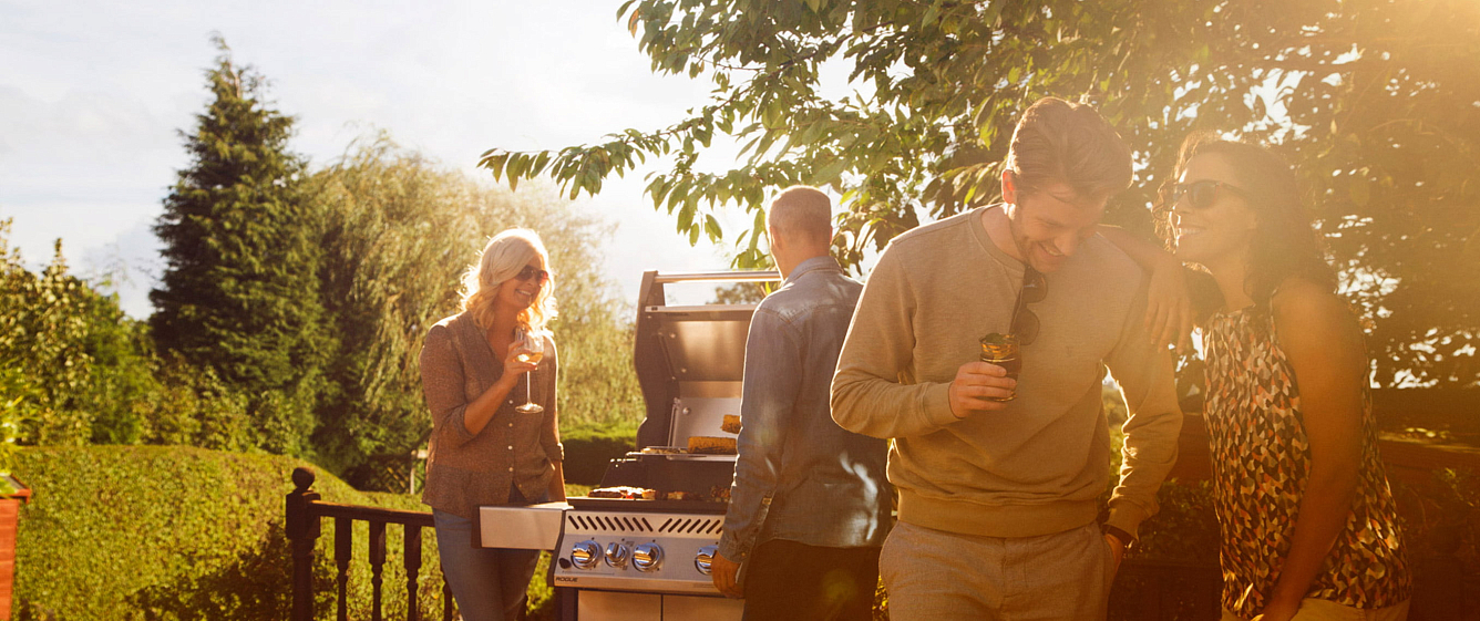 гриль газовый napoleon rogue 425 se (с ик горелкой 3/3 и вертелом)