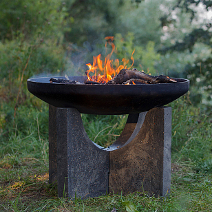 Чаша для костра из чугуна на высоком основании Concretika Iron S80 для сада и загородного дома Чаша для костра из чугуна на высоком основании Concretika Iron S80, уличное оборудование