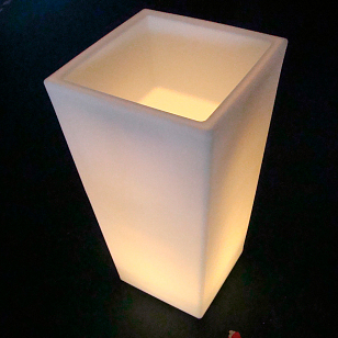 Светящееся кашпо LightHouse Flow L 220 V White для сада и загородного дома Светящееся кашпо LightHouse Flow L 220 V White, уличное оборудование