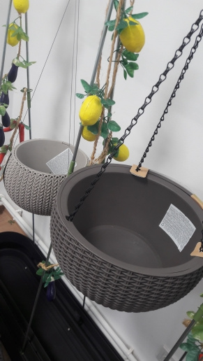 Кашпо Keter под ротанг подвесное Hanging Sphere Planter мокка 