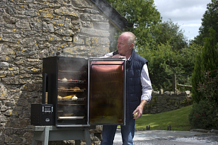 Электрическая цифровая коптильня Bradley Smoker Digital (4 полки) для сада