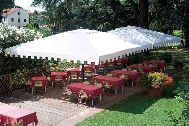 Зонт уличный квадратный для кафе Capri 6060CAT 