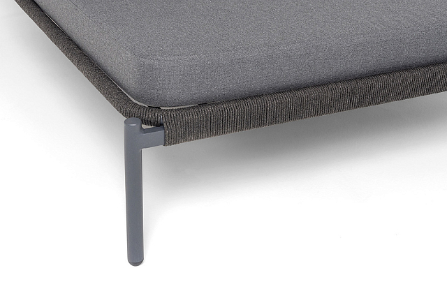 Пежак плетеный 4SIS из роупа Позитано, каркас алюминий темно-серый (RAL7024) муар, роуп темно-серый круглый, ткань темно-серая 027 