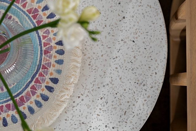 Кофейный стол из акации Joygarden Woodland 