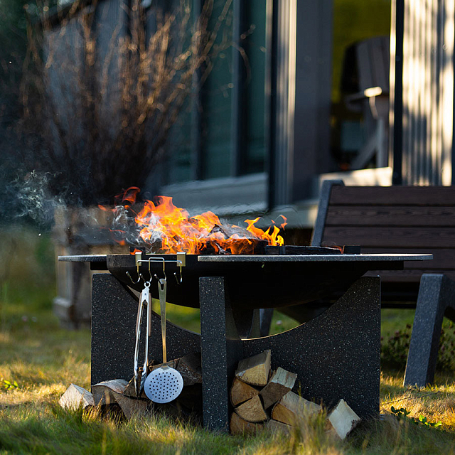 Чаша для костра из чугуна на высоком основании Concretika Iron S80XL 