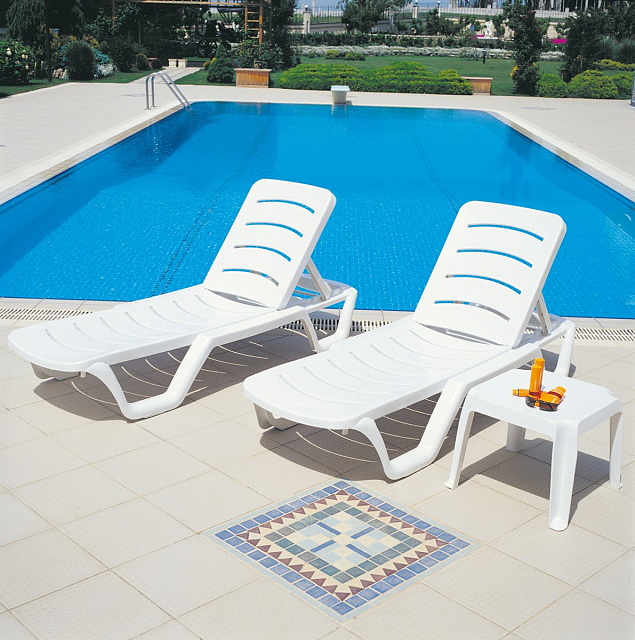 Шезлонг-лежак пластиковый Siesta Contract Bahama Цвет: белый 