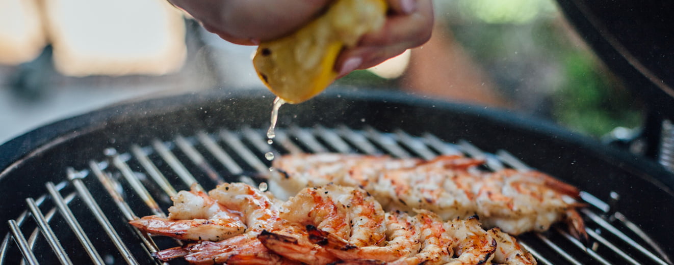 Керамический гриль Monolith Classic PRO 2.0 Red на ножках